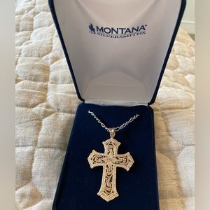 Montana Silversmiths Antiqued Rose Gold Scalloped Cross necklace 22” chain